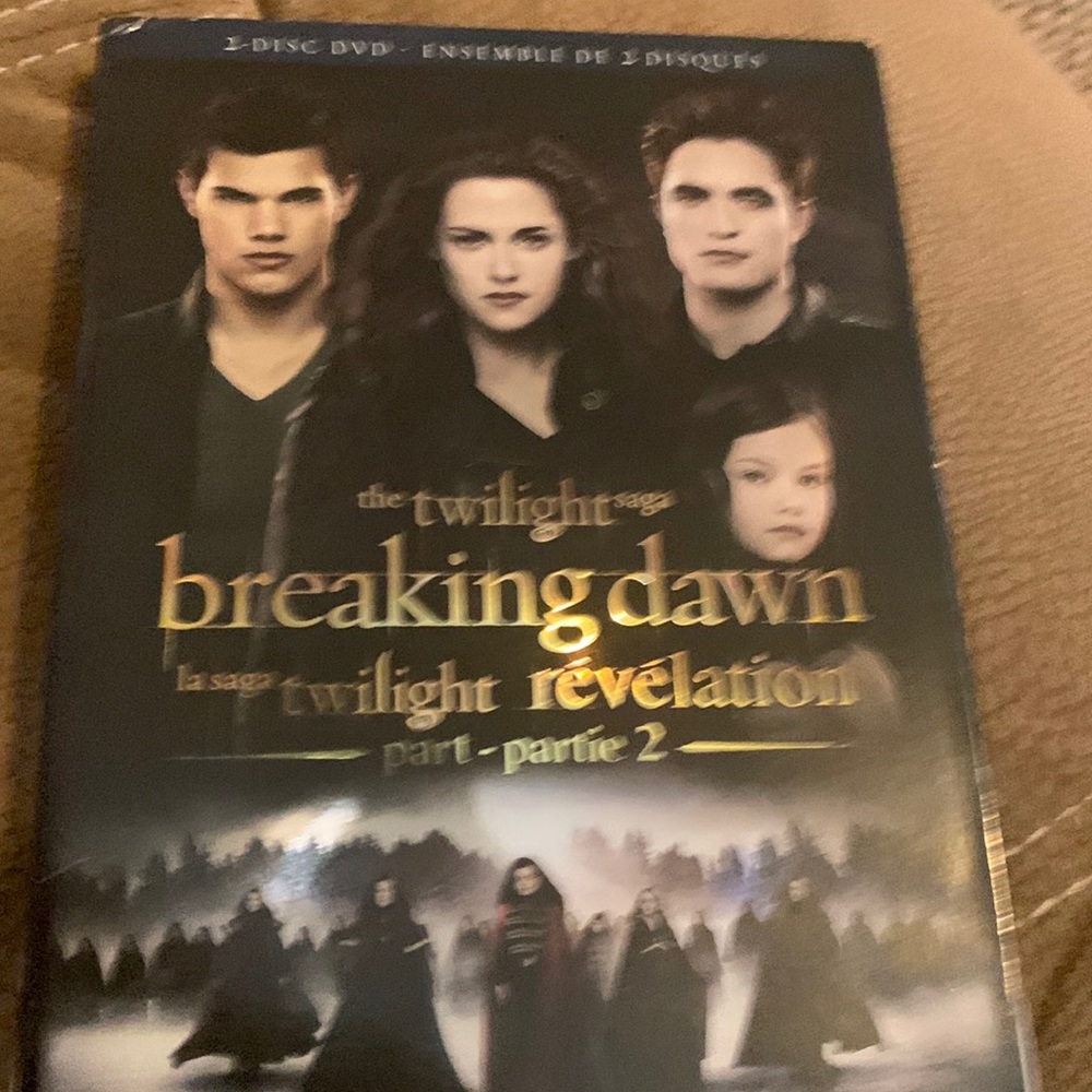 The twilight breaking dawn part 2 dvd